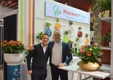 Rick van Deventer en Marcel Hoogendoorn van HouwenPlant, dat in de anthurium een van de allergrootste jongens is en een breed pallet planten in een negental verschillende potmaten in de markt zet.